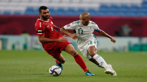 الجزائر تنتصر بصعوبة على لبنان بهدفين لصفر في كأس العرب