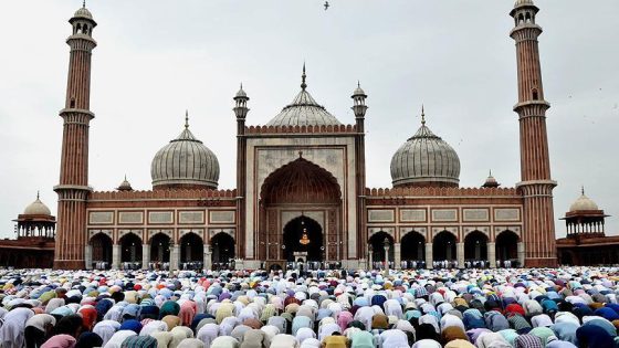 لاعب دولي سابق يعلن إسلامه