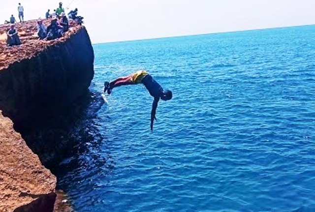 قفز صخور شاطئ