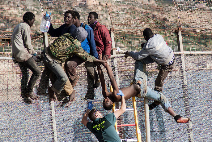 bonito-valla-ceuta-1-spain-photo-of-golfers-in-melilla-and-african-migrants-1180×787