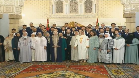 الملك يستقبل أعضاء المنتخب الوطني ويوشحهم بأوسمة ملكية