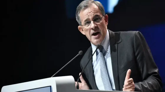 برلماني أوروبي يتهم زملاءه ببيع صمتهم للجزائر مقابل الغاز ويستغرب الهجوم على المغرب