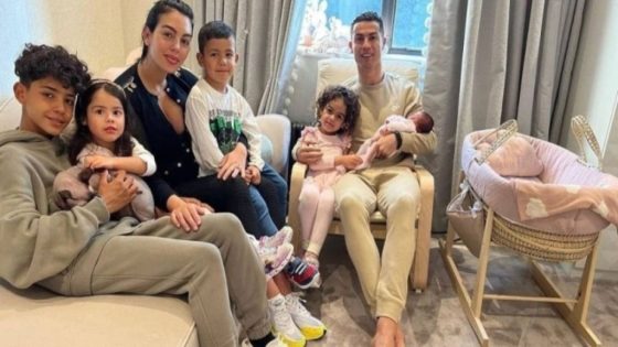 ( الفيديو) ..بنات رونالدو يسرقن الأنظار بتحدثهن اللغة العربية