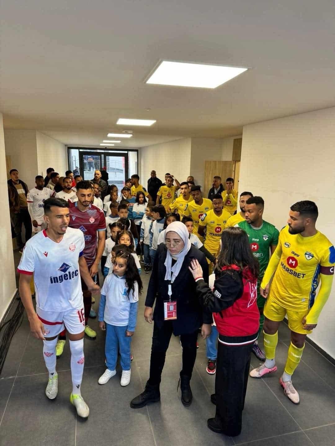 واقعة حرمان الأطفال من مرافقة اللاعبين: سابقة مؤسفة في مباراة الوداد